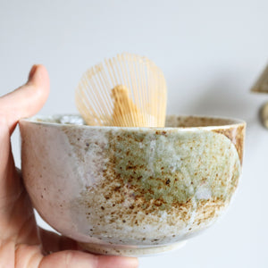 Handmade Japanese Matcha Bowl (Chawan) - Kasumi 霞 Off white - Multi