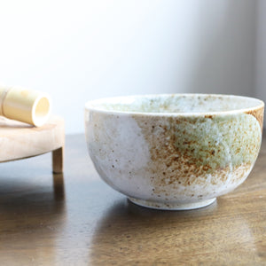 Handmade Japanese Matcha Bowl (Chawan) - Kasumi 霞 Off white - Multi