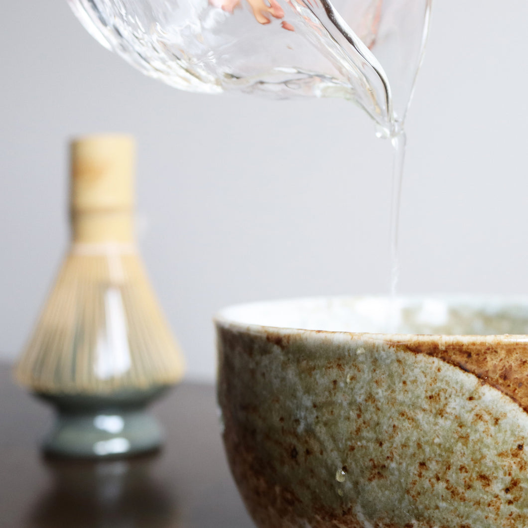 Handmade Japanese Matcha Bowl (Chawan) - Kasumi 霞 Off white - Multi