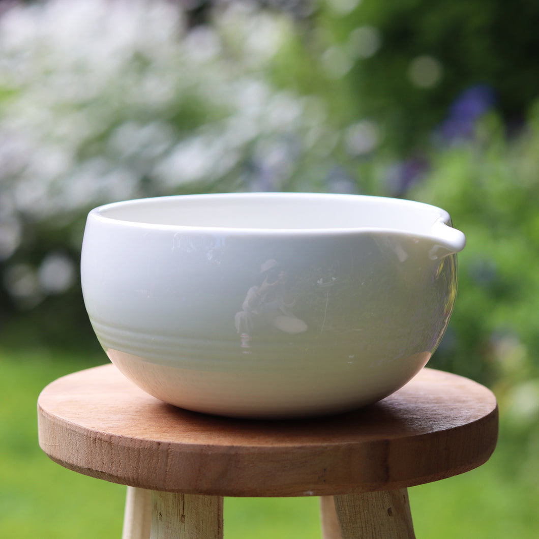 Handmade Matcha Pouring Bowl (Chawan) -  Kiyora 清ら katakuchi White