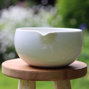 Handmade Matcha Pouring Bowl (Chawan) -  Kiyora 清ら katakuchi White